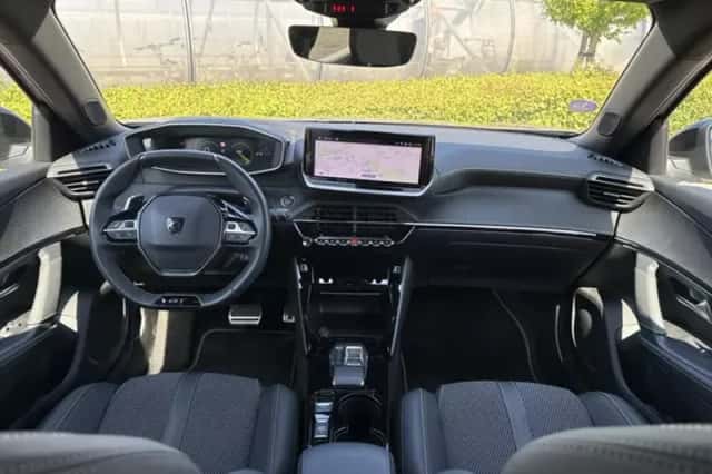 Peugeot 2008 (2024) thumbnail 3