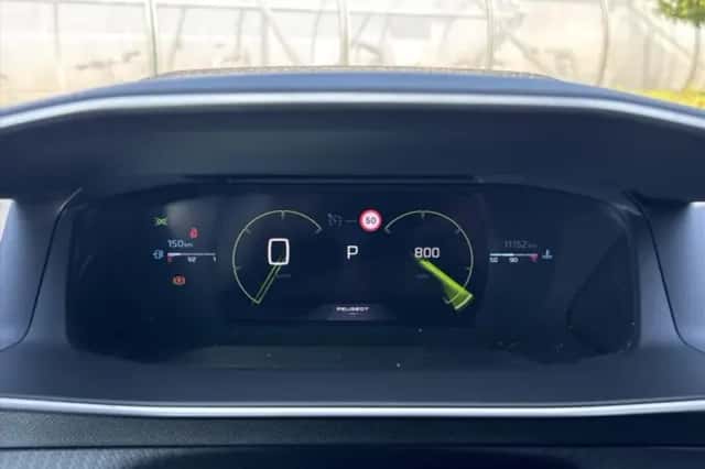 Peugeot 2008 (2024) thumbnail 5