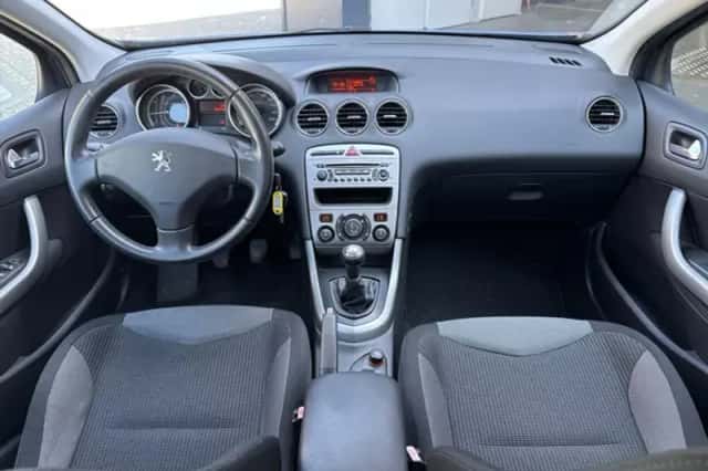 Peugeot 308 (2008) thumbnail 3