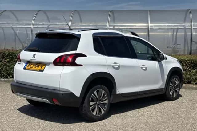 Peugeot 2008 (2019) thumbnail 2