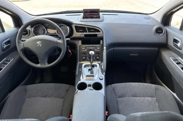 Peugeot 3008 (2011) thumbnail 3