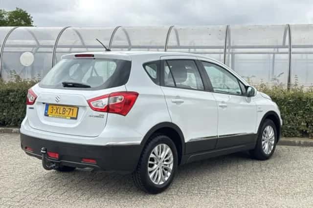 Suzuki SX4 S-Cross (2014) thumbnail 2