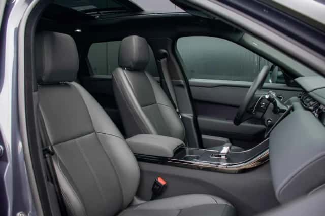 Land Rover Range Rover Velar (2025) thumbnail 6