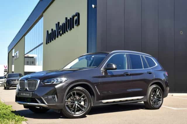 BMW X3 (2024) thumbnail 2