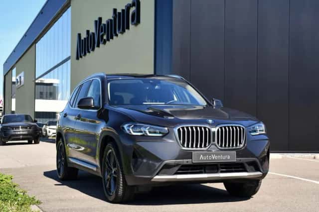 BMW X3 (2024) thumbnail 3