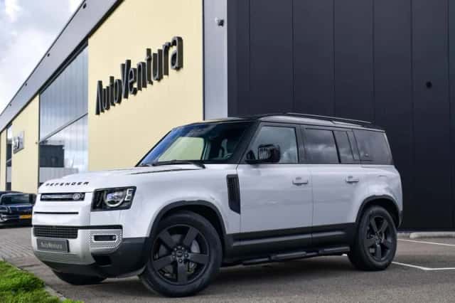 Land Rover Defender (2022) thumbnail 2