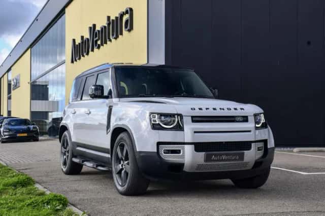 Land Rover Defender (2022) thumbnail 3
