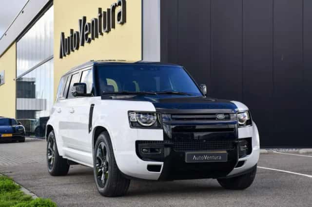 Land Rover Defender (2024) thumbnail 3