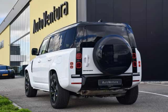 Land Rover Defender (2024) thumbnail 4