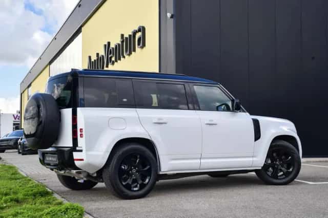 Land Rover Defender (2024) thumbnail 6