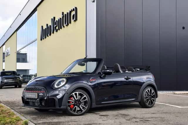 MINI Cooper (2024) thumbnail 2