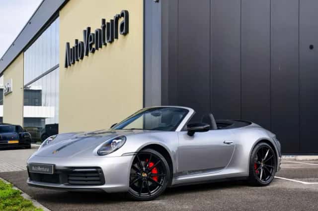 Porsche 911 (2022) thumbnail 2