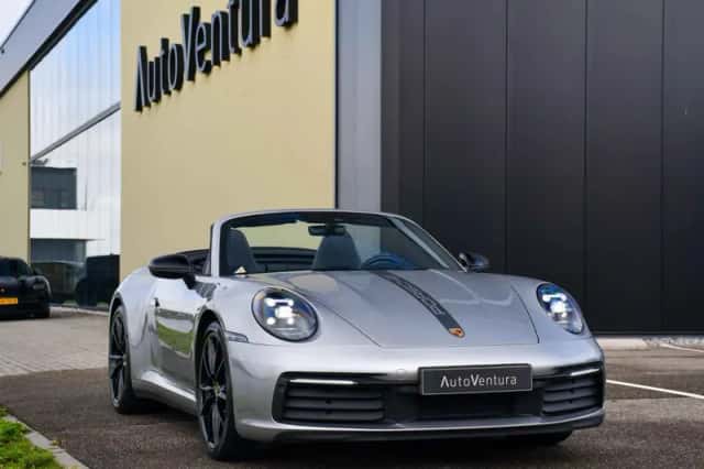 Porsche 911 (2022) thumbnail 3