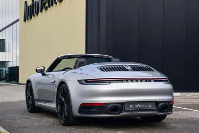 Porsche 911 (2022) thumbnail 4