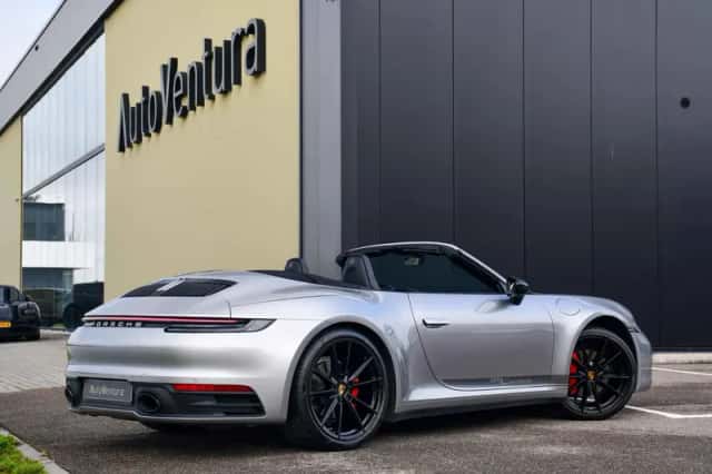 Porsche 911 (2022) thumbnail 6