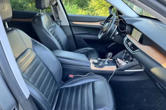 Alfa Romeo Stelvio (2017) thumbnail 2
