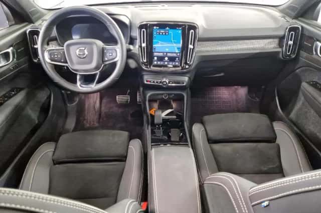 Volvo XC40 (2021) thumbnail 4