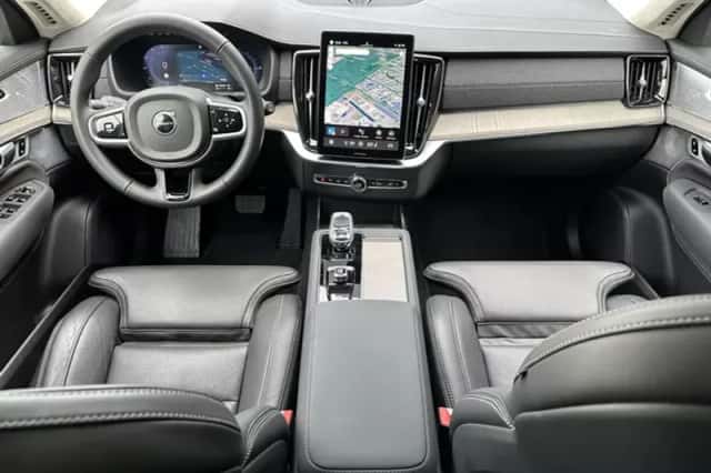Volvo XC90 (2025) thumbnail 6