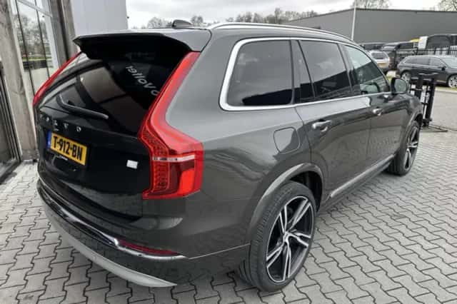 Volvo XC90 (2022) thumbnail 3