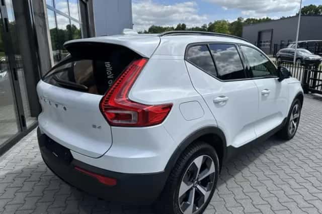 Volvo XC40 (2022) thumbnail 3
