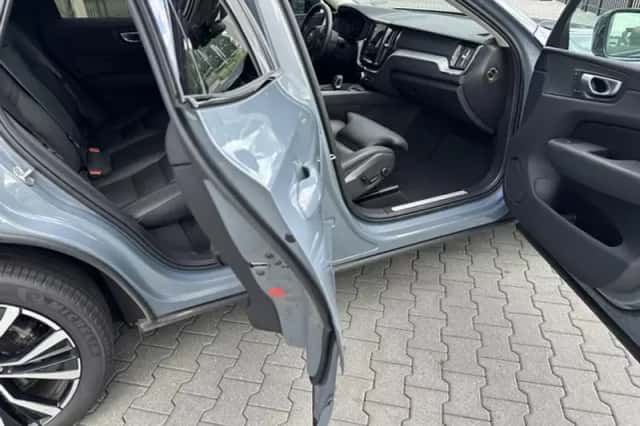 Volvo XC60 (2024) thumbnail 4