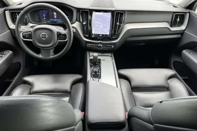 Volvo XC60 (2024) thumbnail 6