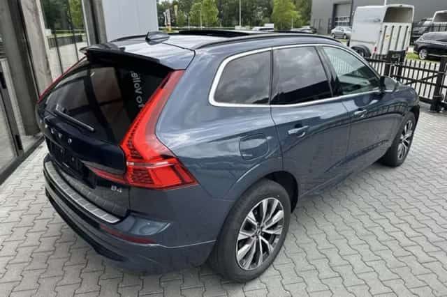 Volvo XC60 (2022) thumbnail 3
