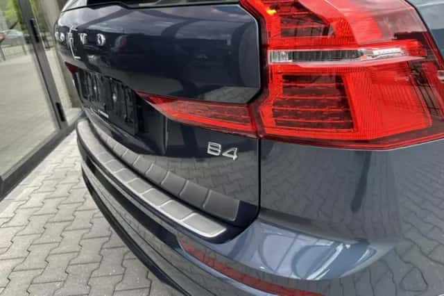 Volvo XC60 (2022) thumbnail 4