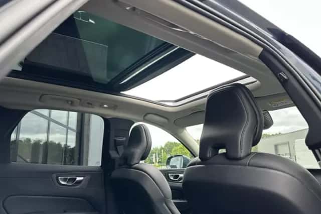Volvo XC60 (2022) thumbnail 6