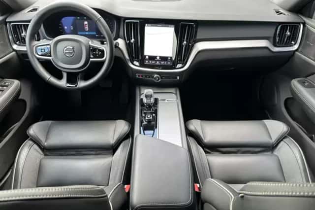 Volvo V60 (2025) thumbnail 5
