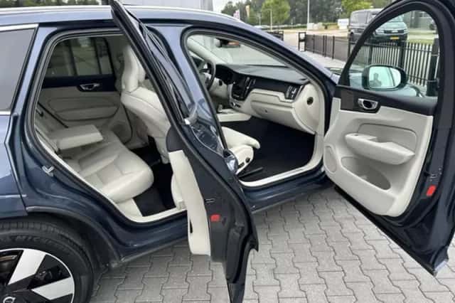 Volvo XC60 (2024) thumbnail 1