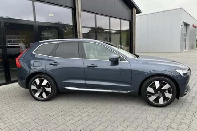 Volvo XC60 (2024) thumbnail 3