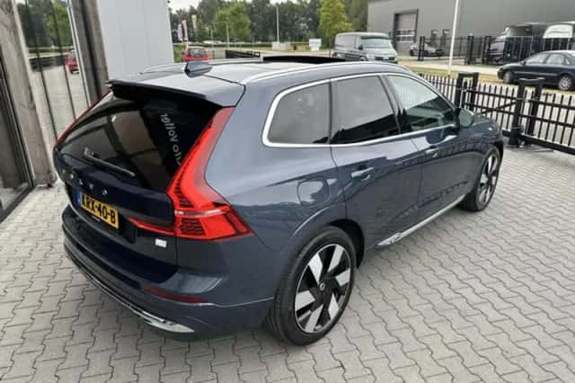 Volvo XC60 (2024) thumbnail 4