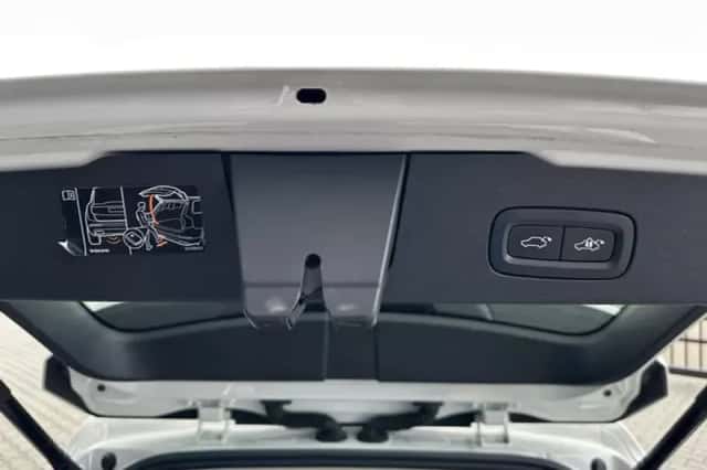 Volvo V60 (2021) thumbnail 5