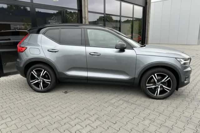 Volvo XC40 (2018) thumbnail 3