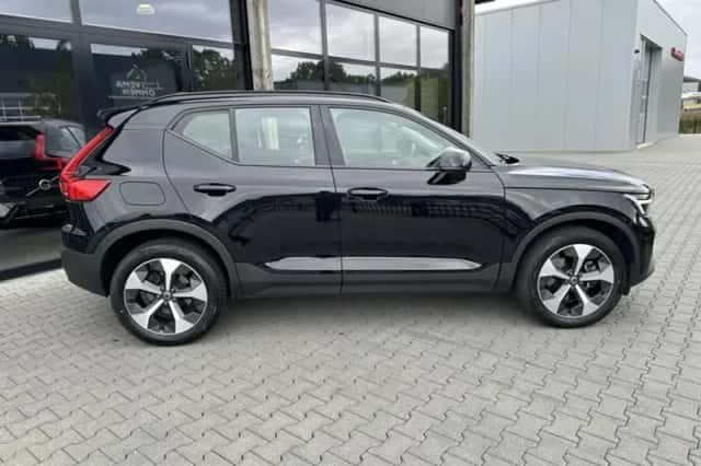 Volvo XC40 (2022) thumbnail 2