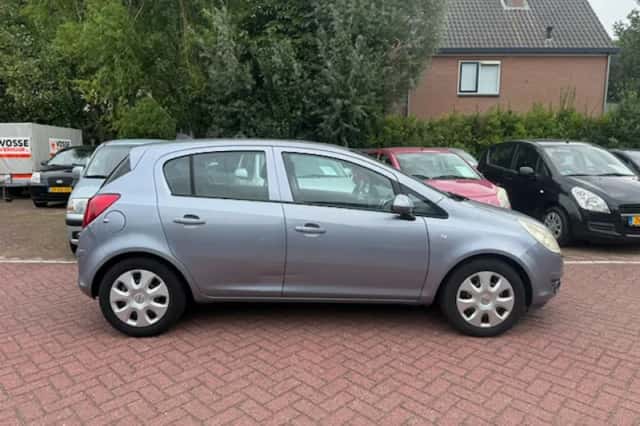 Opel Corsa (2008) thumbnail 2