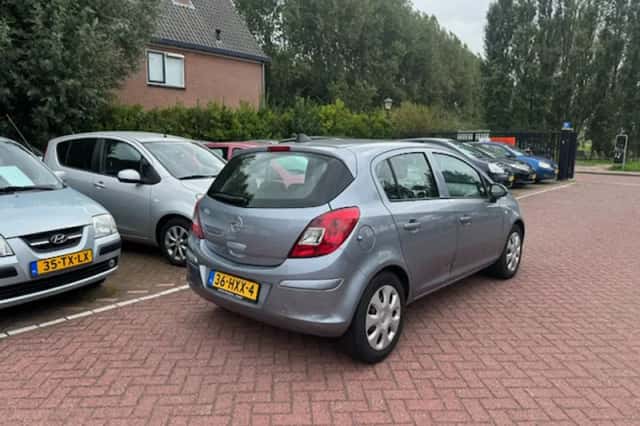 Opel Corsa (2008) thumbnail 3