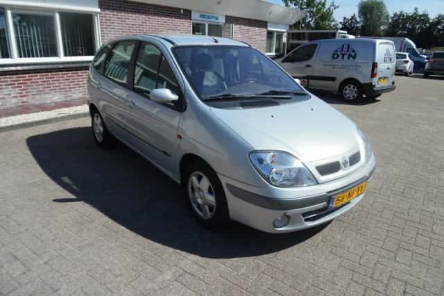 Renault Scénic (2003) thumbnail 2