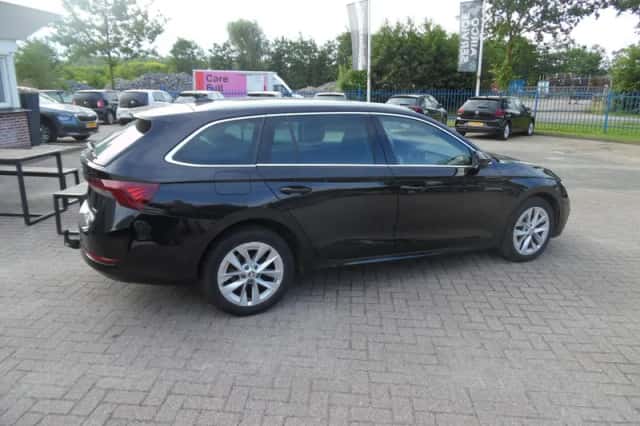Škoda Octavia (2023) thumbnail 5
