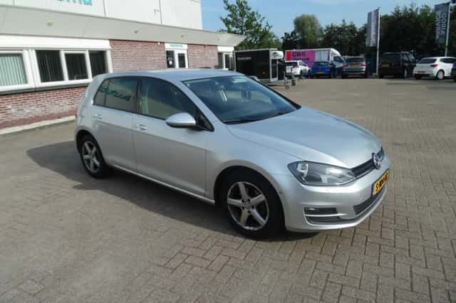 Volkswagen Golf (2013) thumbnail 3