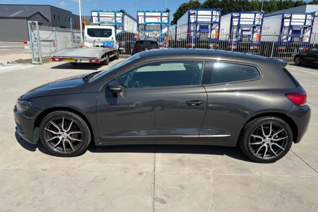 Volkswagen Scirocco (2010) thumbnail 2
