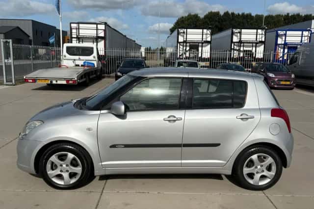 Suzuki Swift (2006) thumbnail 2