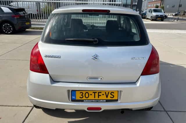 Suzuki Swift (2006) thumbnail 4