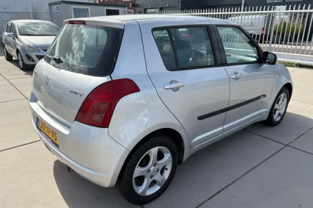 Suzuki Swift (2006) thumbnail 5