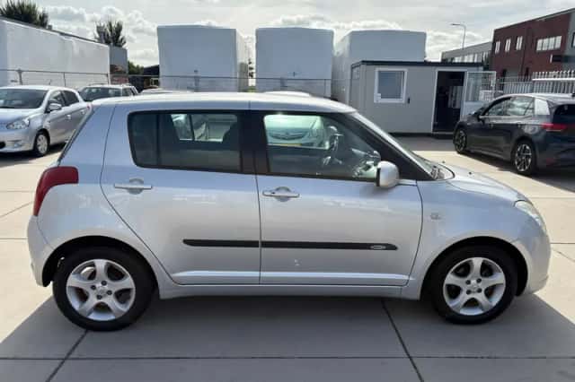 Suzuki Swift (2006) thumbnail 6