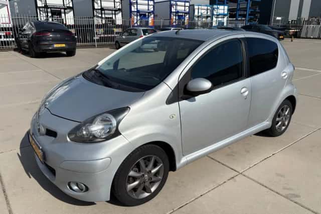 Toyota Aygo (2012) thumbnail 1