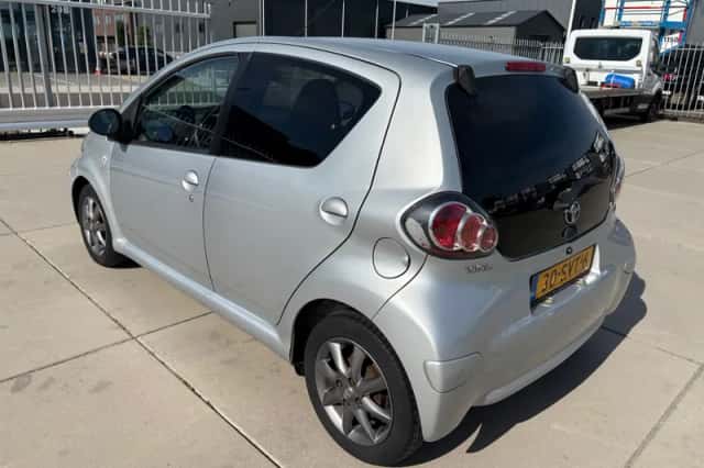 Toyota Aygo (2012) thumbnail 3