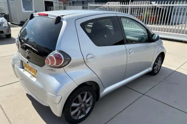 Toyota Aygo (2012) thumbnail 5