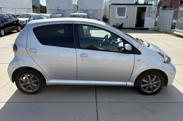 Toyota Aygo (2012) thumbnail 6